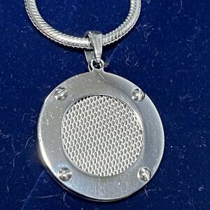 NWOT Bela Retro Vintage Stainless Steel Silver Round Shape Necklace with Chain